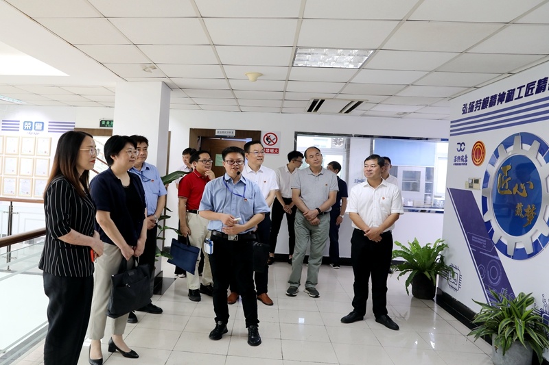 2020年7月14日，時(shí)任浙江省總工會(huì)黨組成員、副主席張衛(wèi)華一行蒞臨景興紙業(yè)調(diào)研推進(jìn)新時(shí)代產(chǎn)業(yè)工人隊(duì)伍建設(shè)改革工作