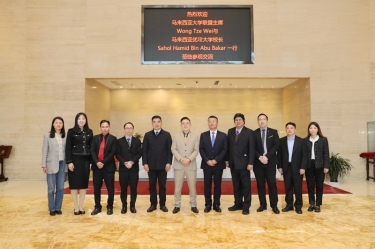 馬來西亞大學(xué)聯(lián)盟主席拿督斯里黃炫碩一行蒞臨景興紙業(yè)參觀交流，共建“一帶一路”人才培養(yǎng)培訓(xùn)基地
