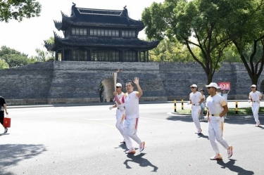 笑臉與熱情刷屏！這名火炬手是景興人！